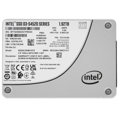 серверный SSD диск на белом фоне